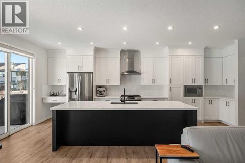 40 West Grove Link SW Calgary AB T3H6E3