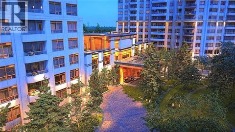 25 KINGSBRIDGE GARDEN Circle Mississauga ON L5R4B1
