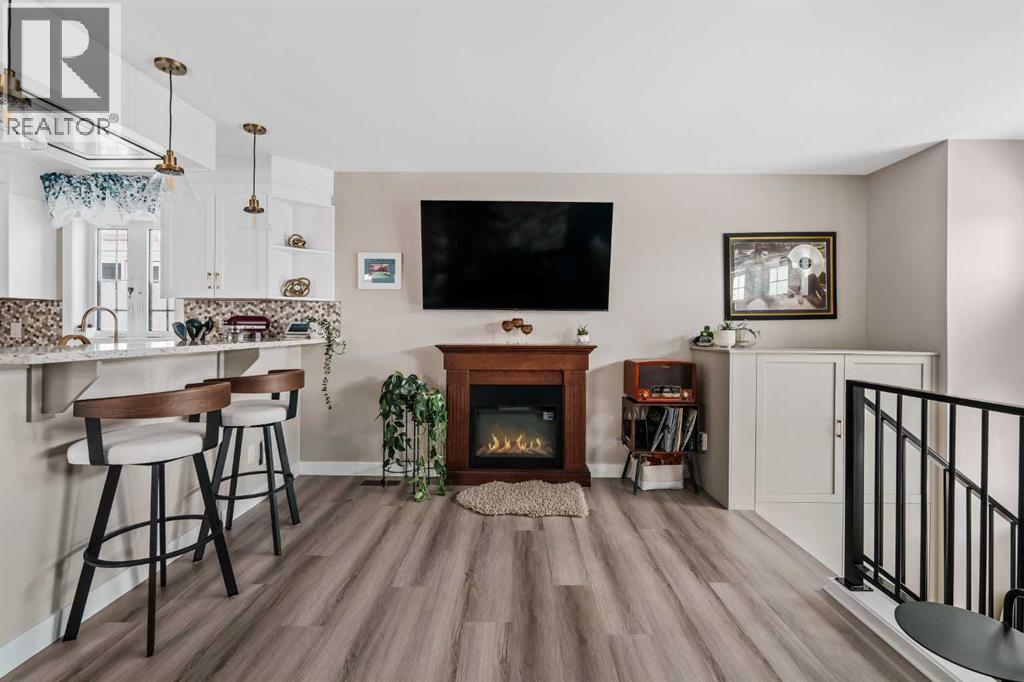 60 HUNTERHORN Crescent NE