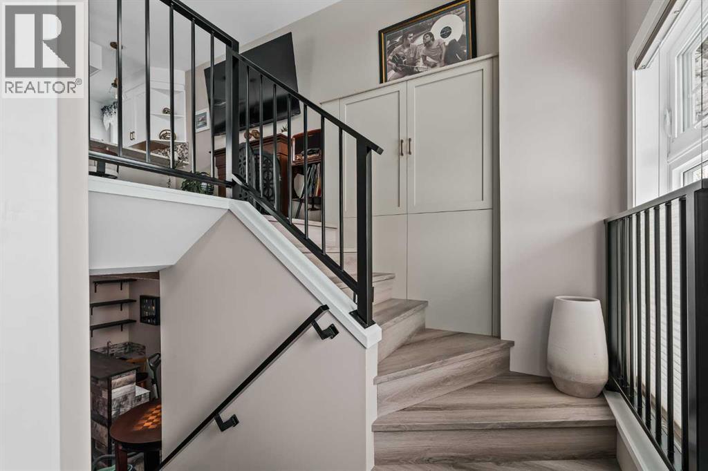 60 HUNTERHORN Crescent NE