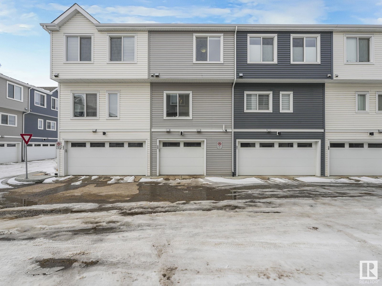 #22 215 SADDLEBACK RD NW