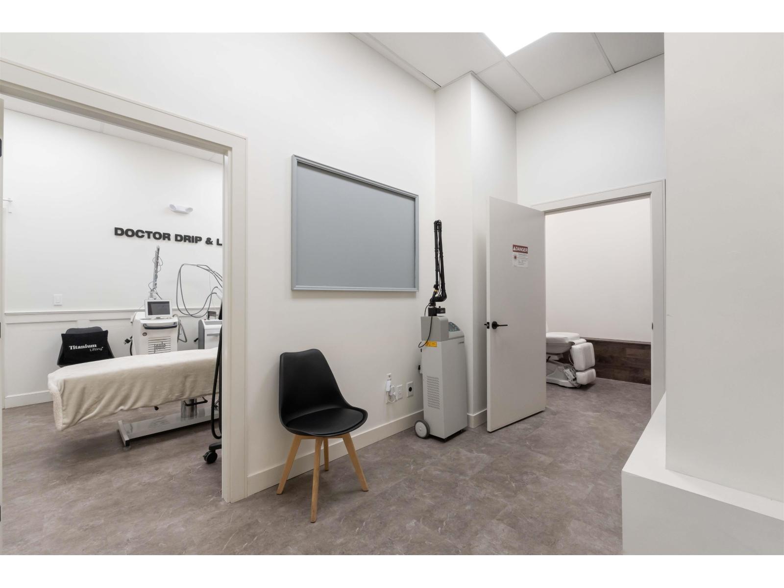 B110 20487 65 AVENUE