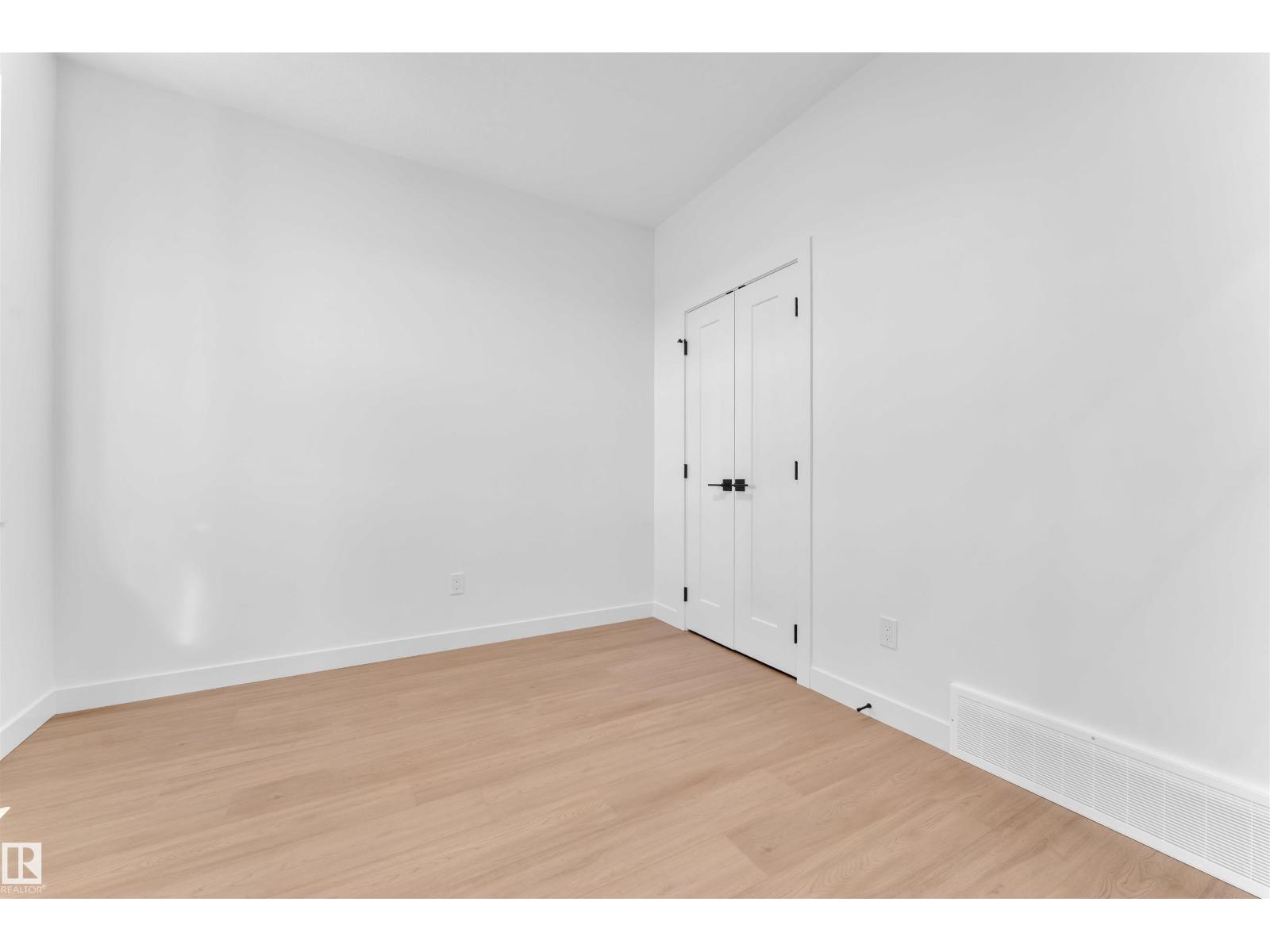 30 TILIA PL