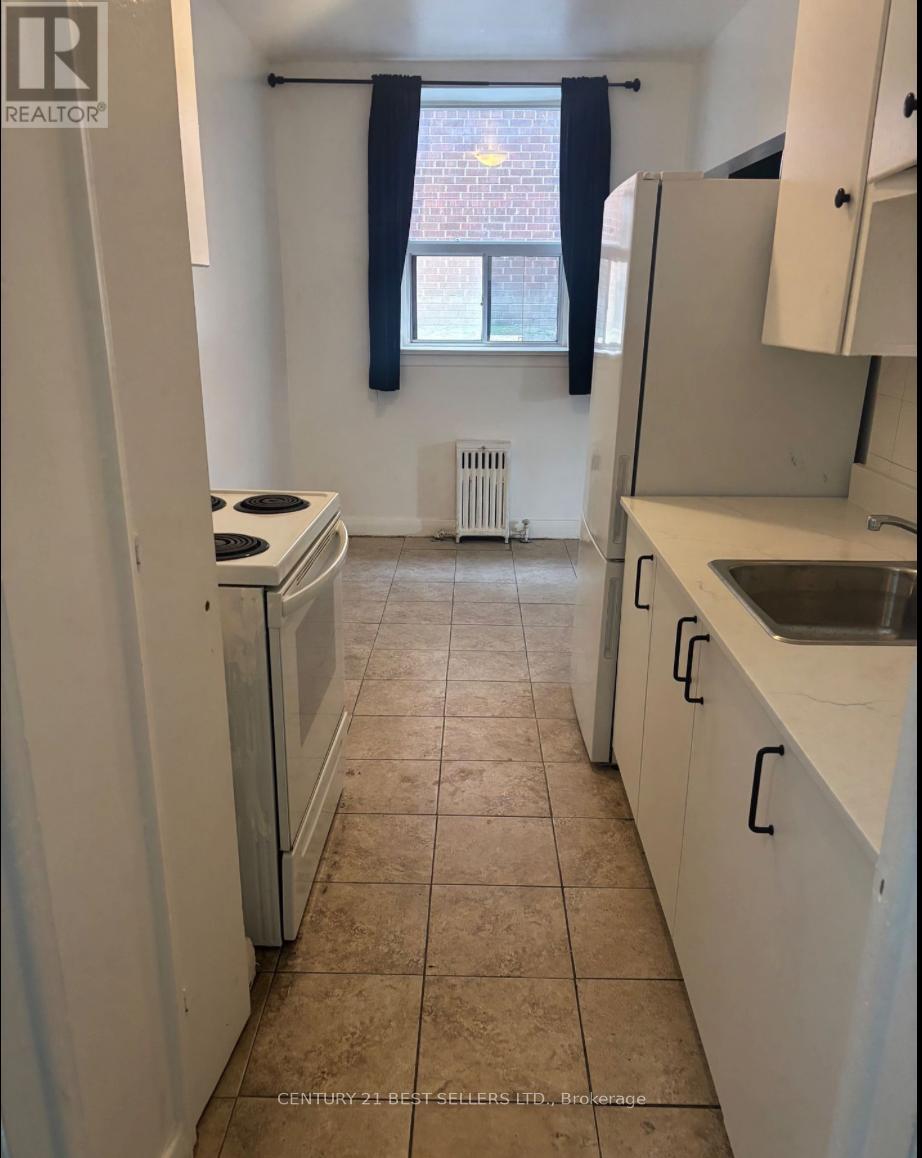 204 - 990 O'CONNOR DRIVE