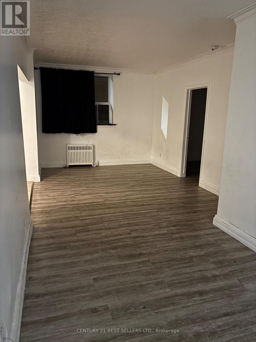 204 - 990 O'CONNOR DRIVE