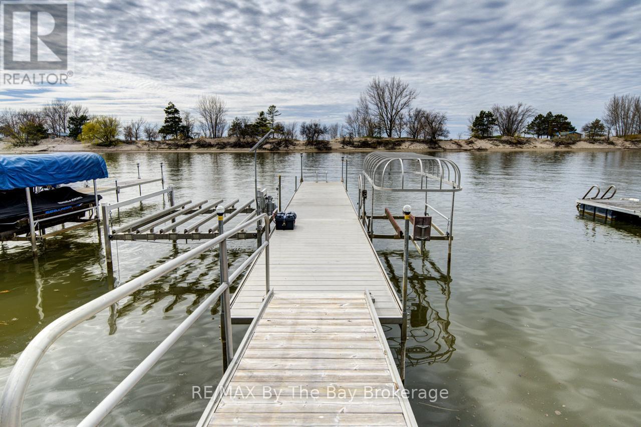 1 - 216 RIVER ROAD E