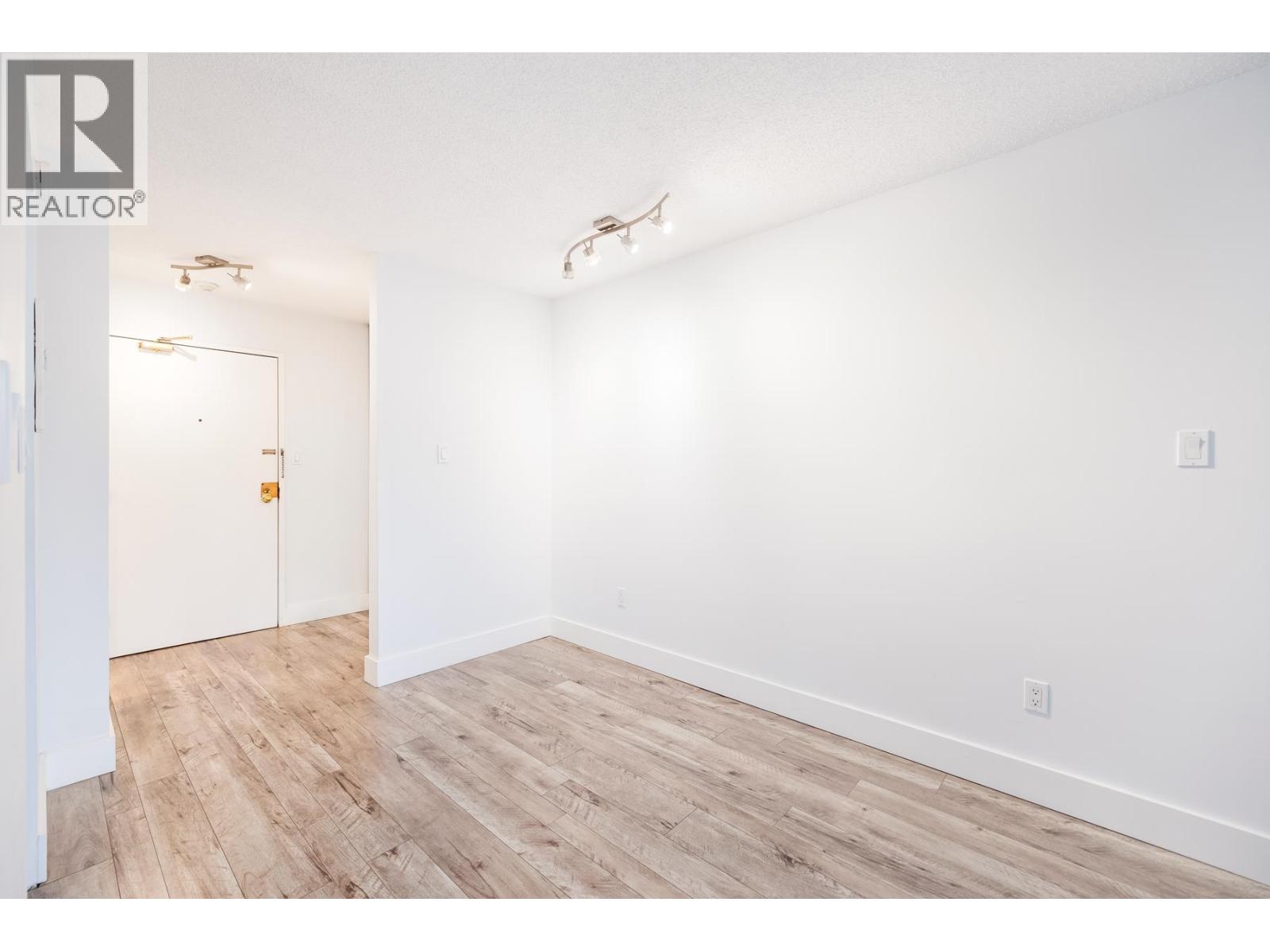 201 830 E 7TH AVENUE