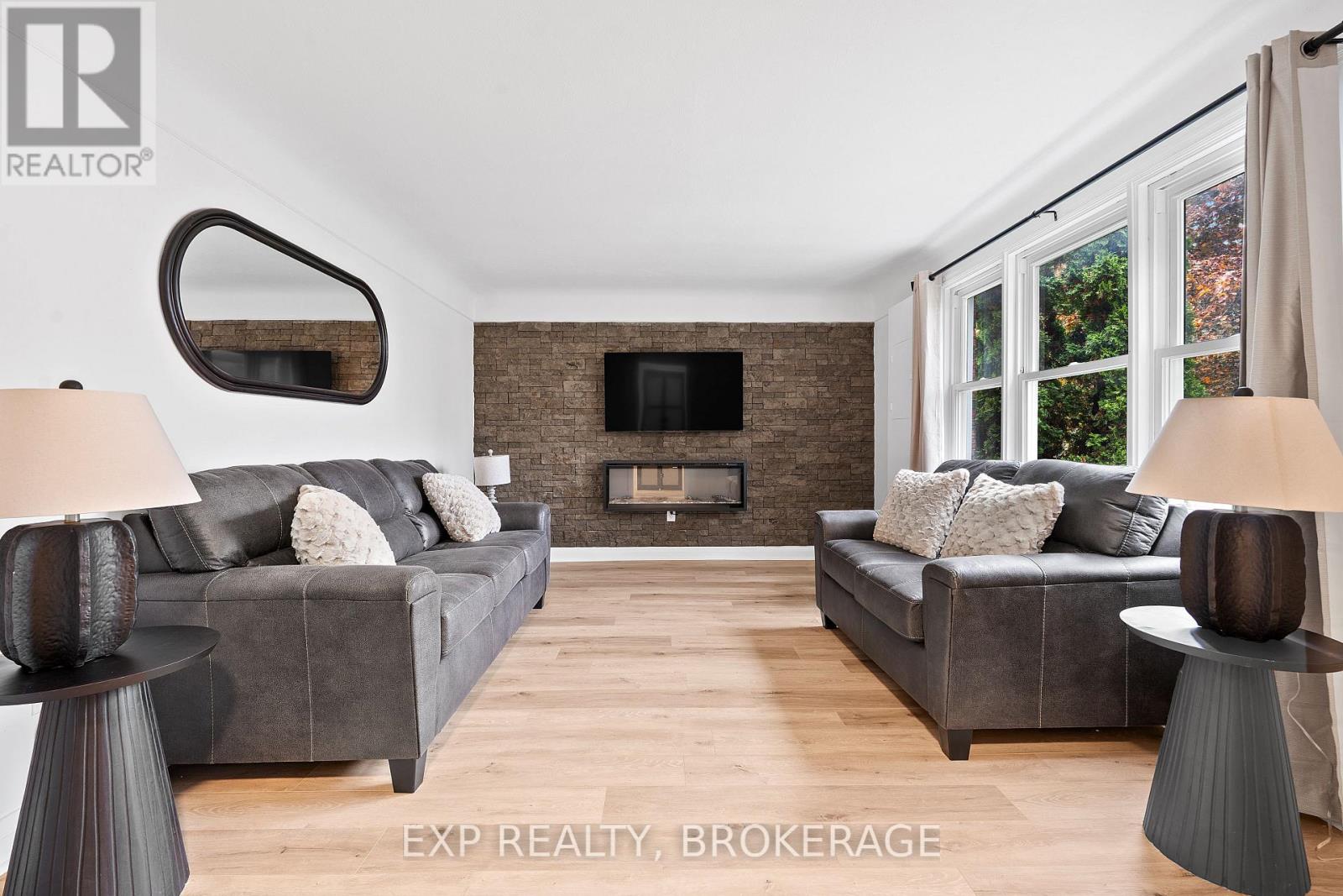 1 - 493 COLLEGE STREET