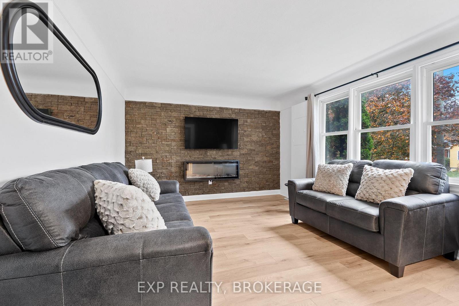 1 - 493 COLLEGE STREET