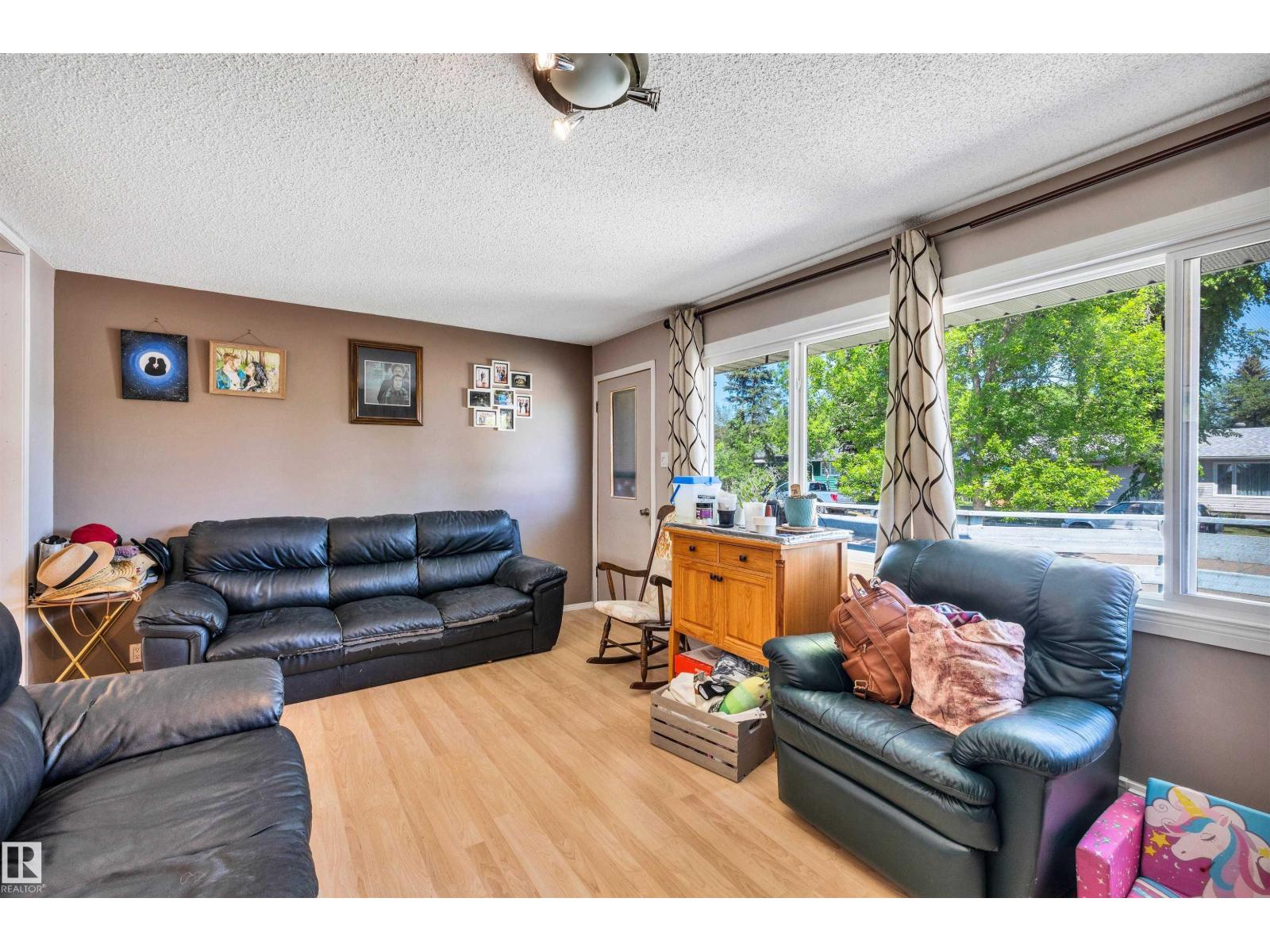 3619 110 AV NW
