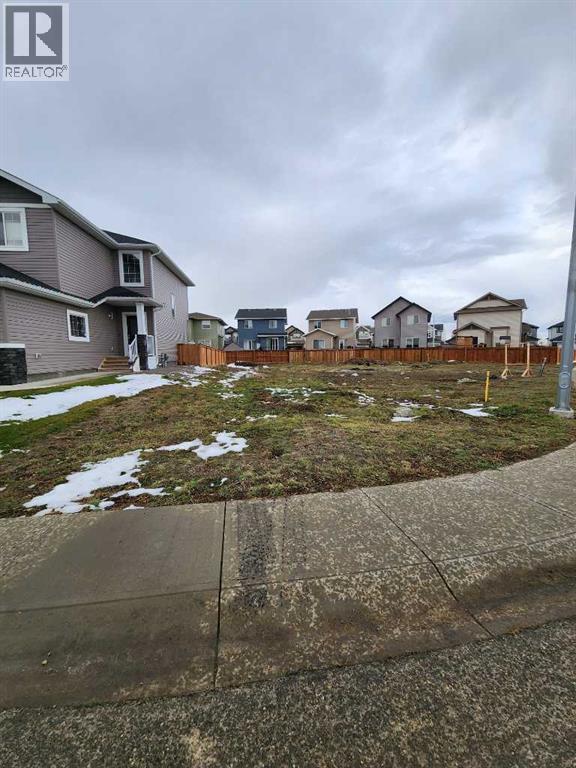 212 Wildrose Crescent