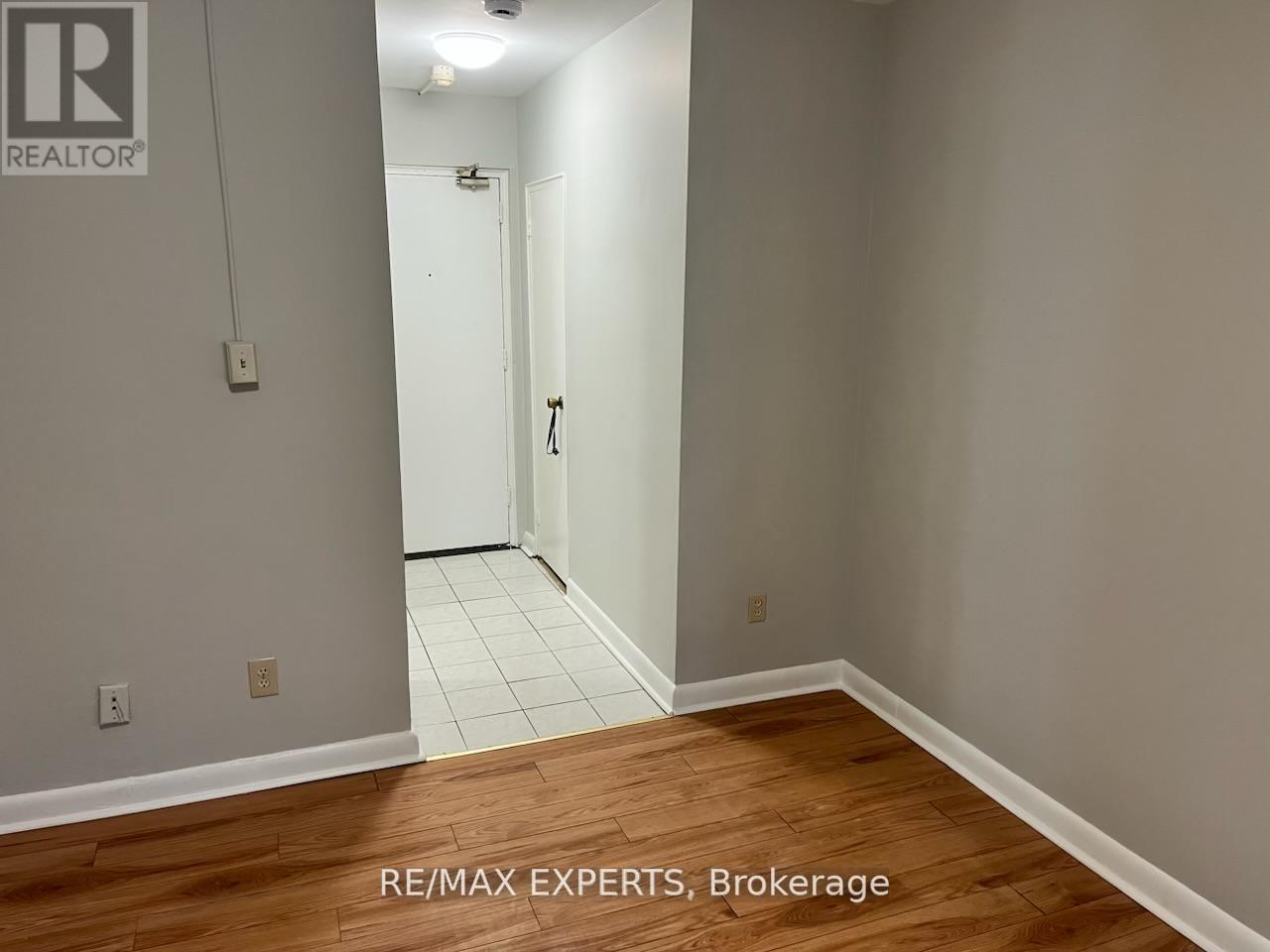 102 - 3261A LAKE SHORE BOULEVARD W