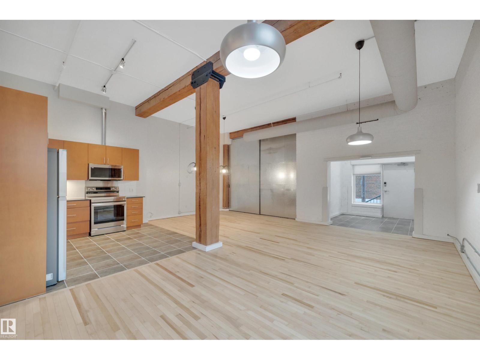 #102 10169 104 ST NW
