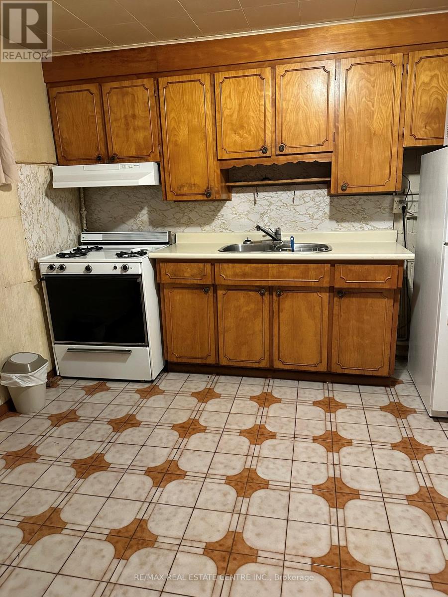 Photo 1 of 5 — 82 SHARPECROFT BOULEVARD, Toronto (York University Heights), ON M3J1P4