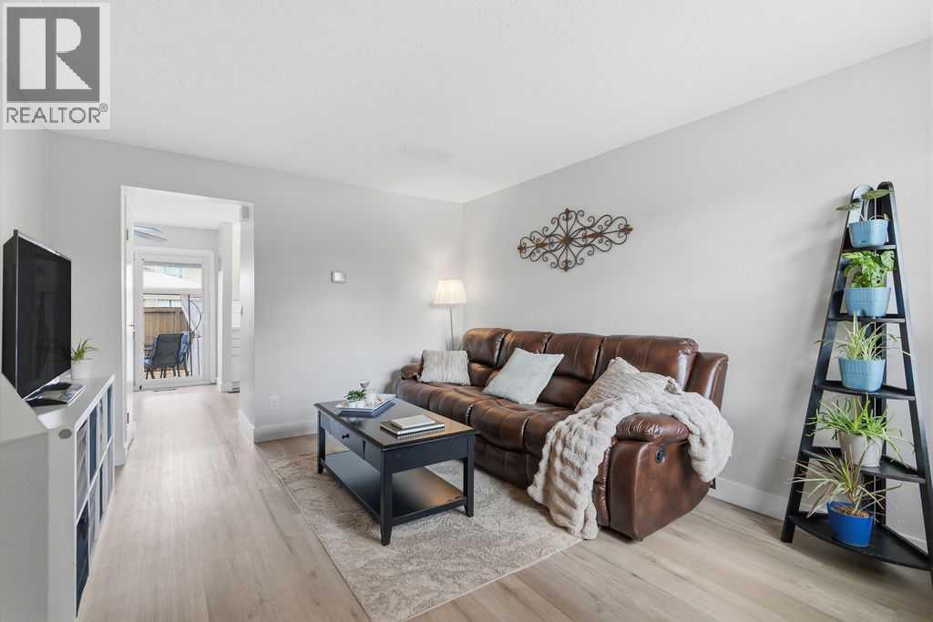 102, 123 Queensland Drive SE