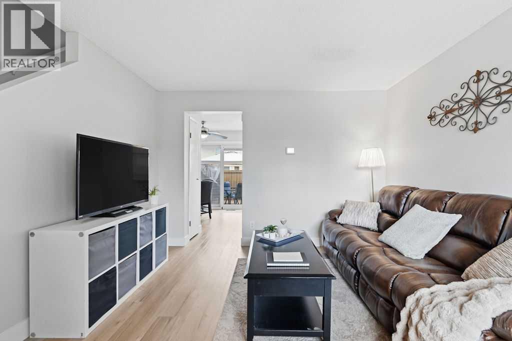 102, 123 Queensland Drive SE