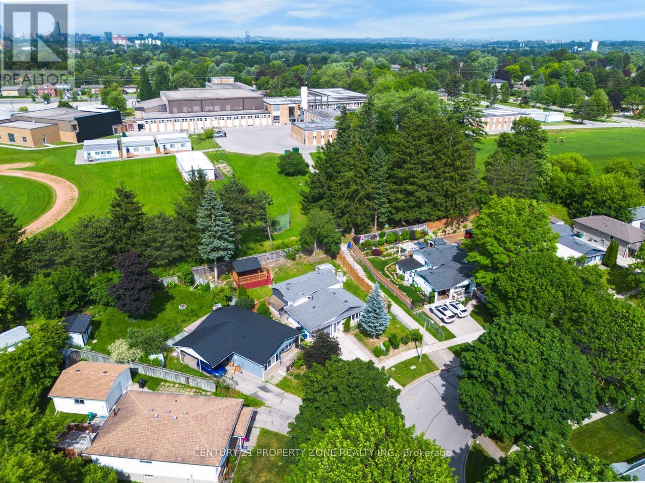 102 HICKORY HEIGHTS CRESCENT