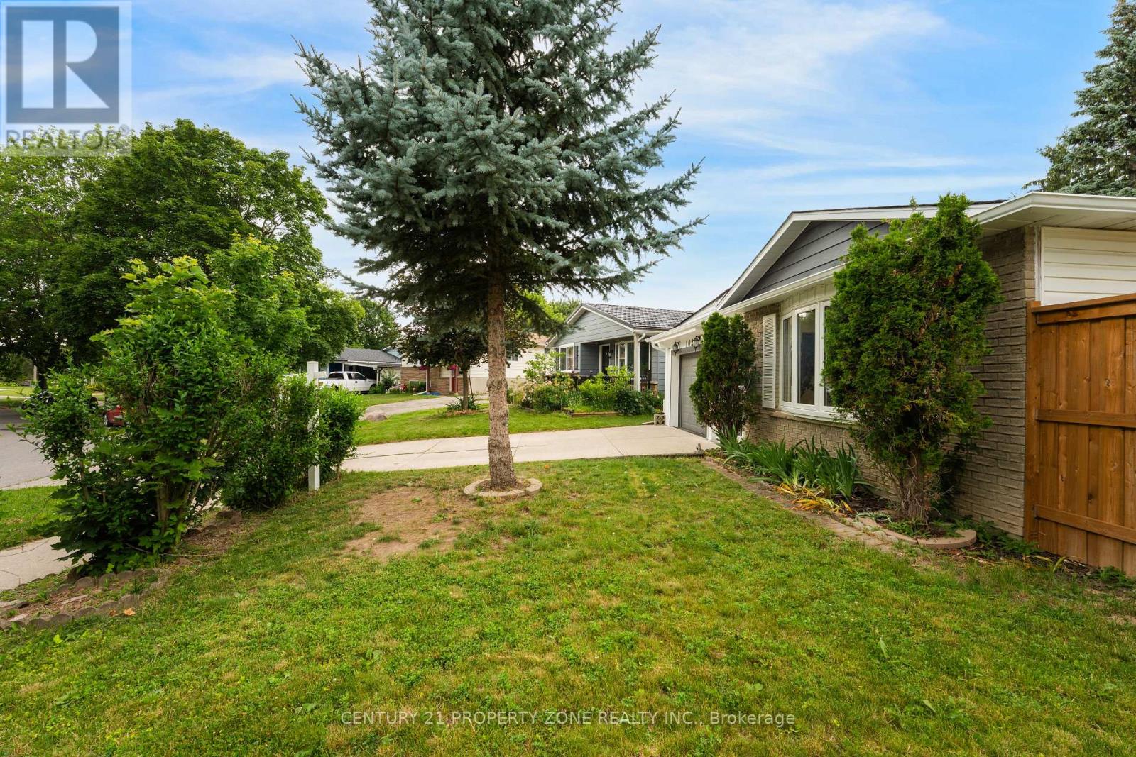 102 HICKORY HEIGHTS CRESCENT