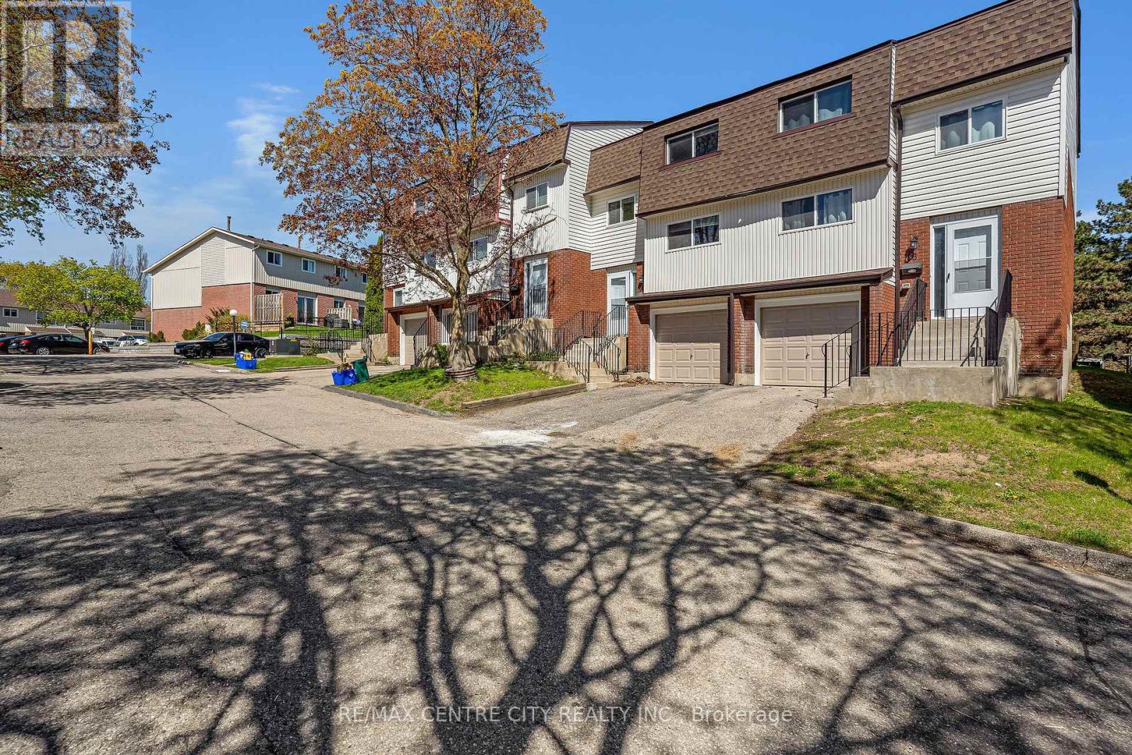 27 - 281 BLUEVALE STREET N