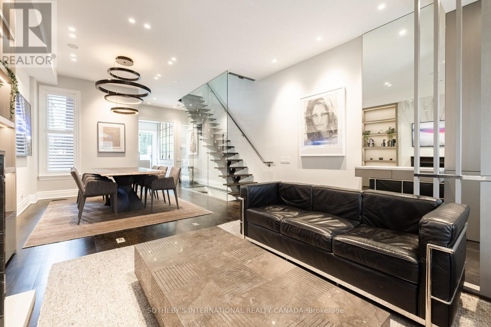 33 TRANBY AVENUE