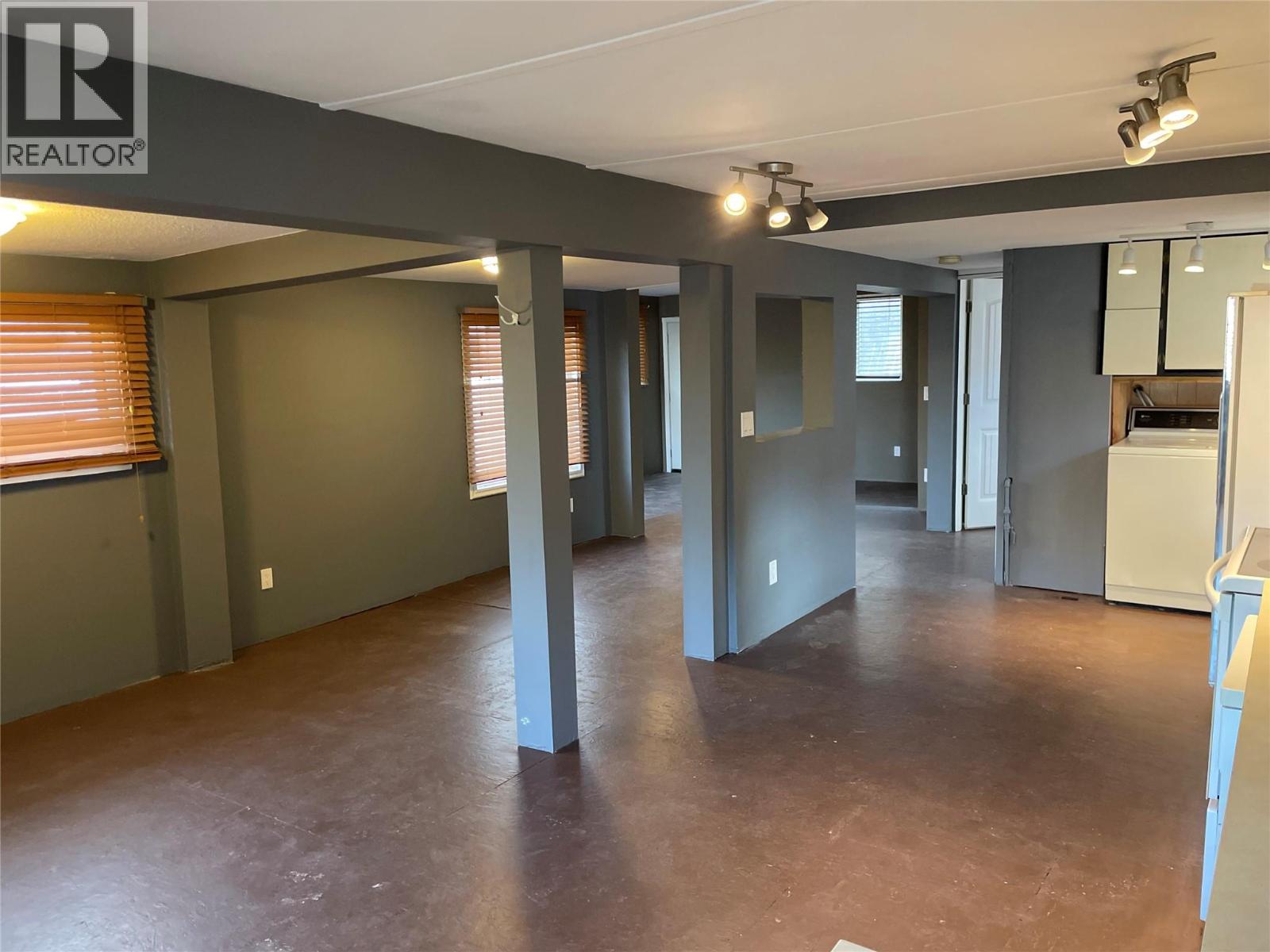 4395 TRANS CANADA  E Highway Unit# 32