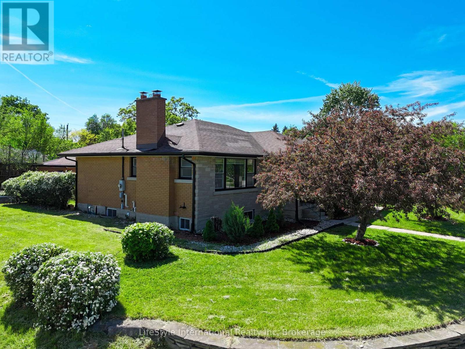 2 WESTMOUNT ROAD