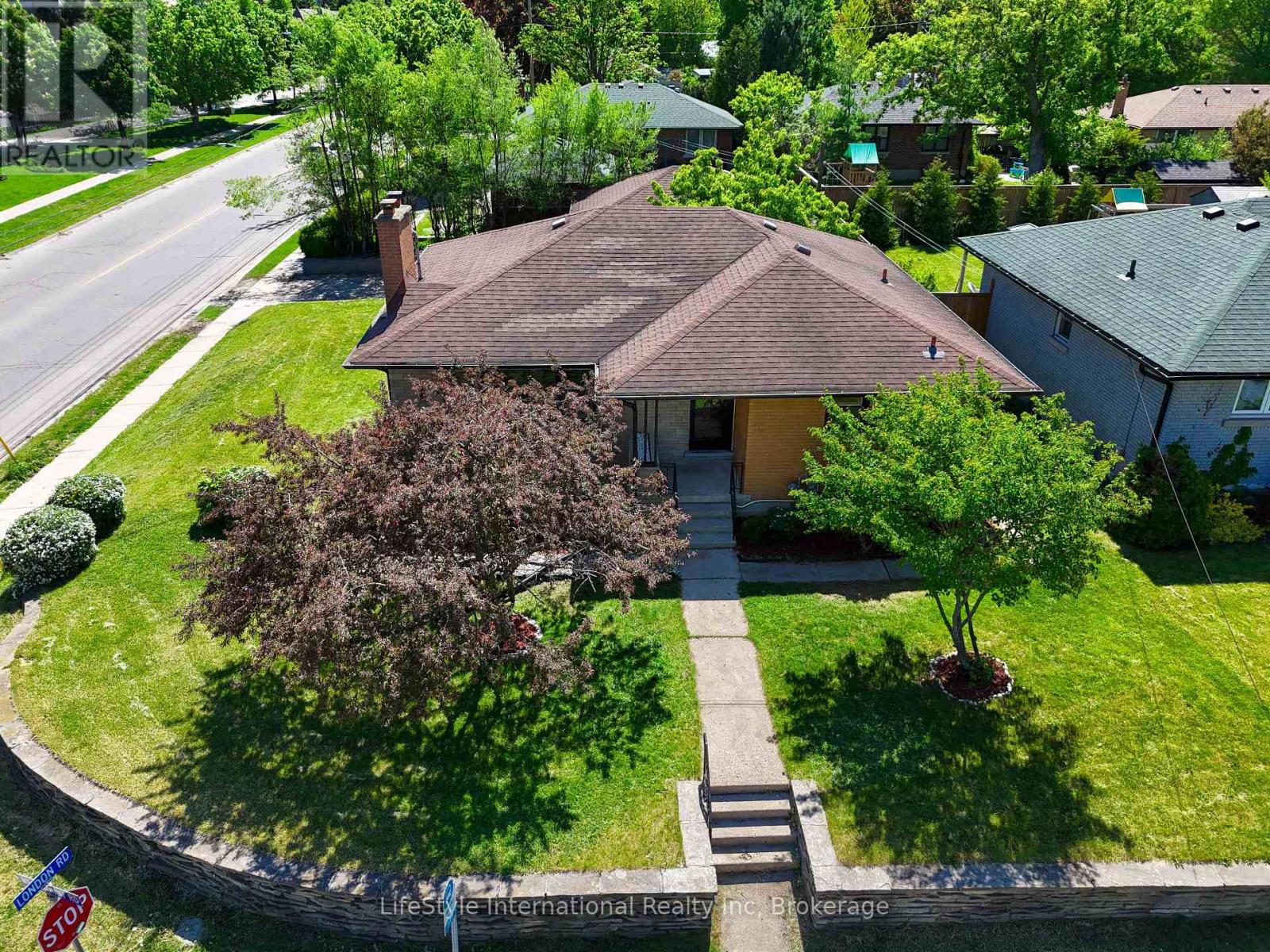 2 WESTMOUNT ROAD