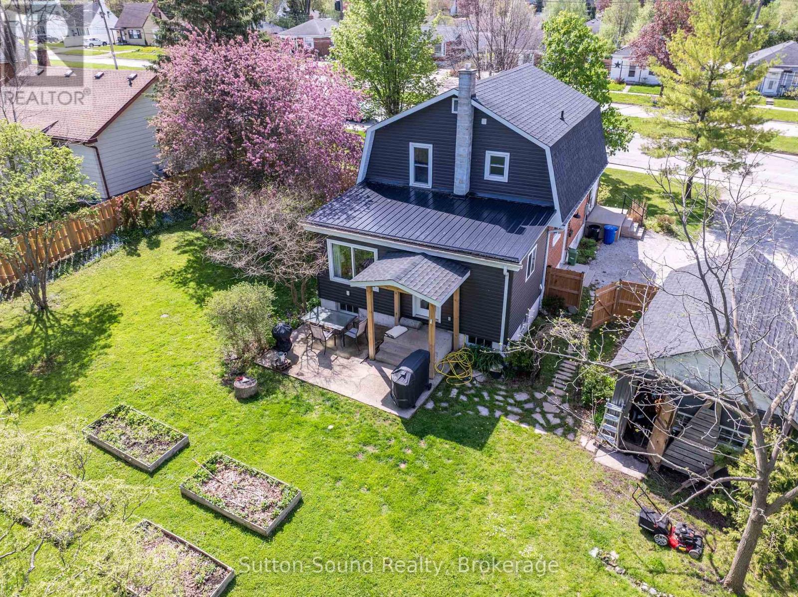 740 6TH STREET E