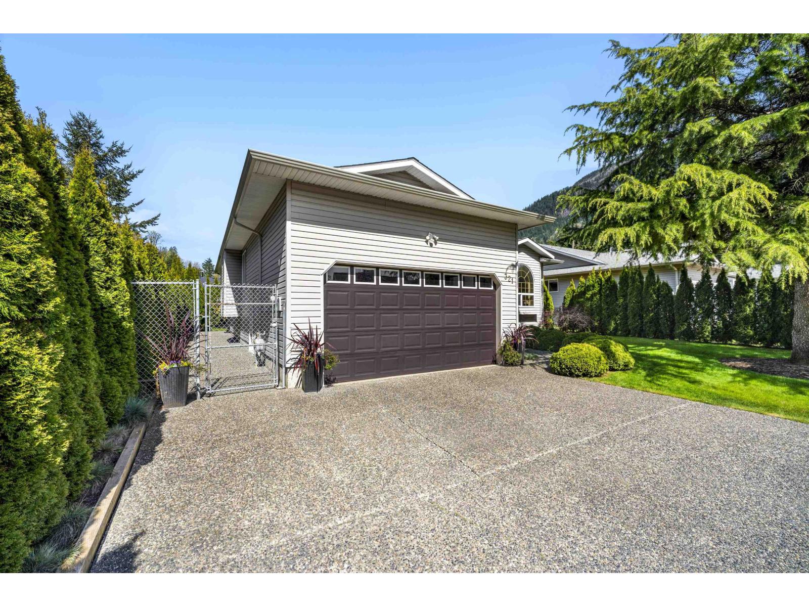 321 CHESTNUT AVENUE|Harrison Hot Springs