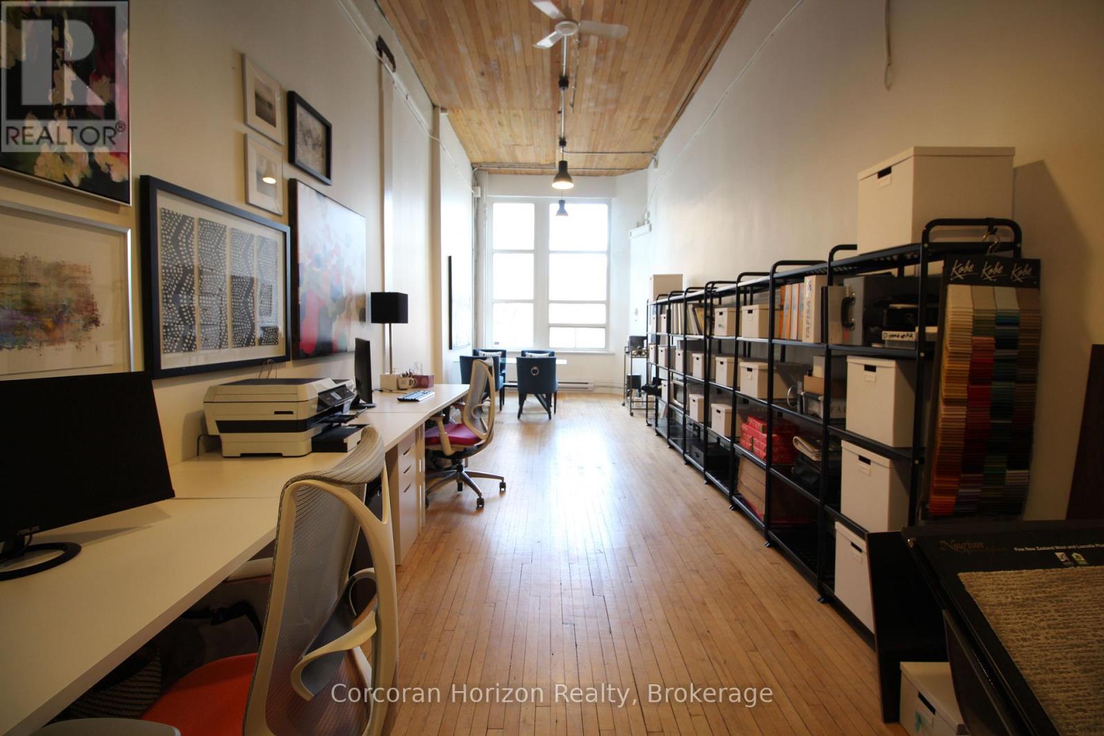 Photo 1 of 10 — 205 - 41 KING WILLIAM STREET Unit 205, Hamilton (Beasley), ON L8R1A2