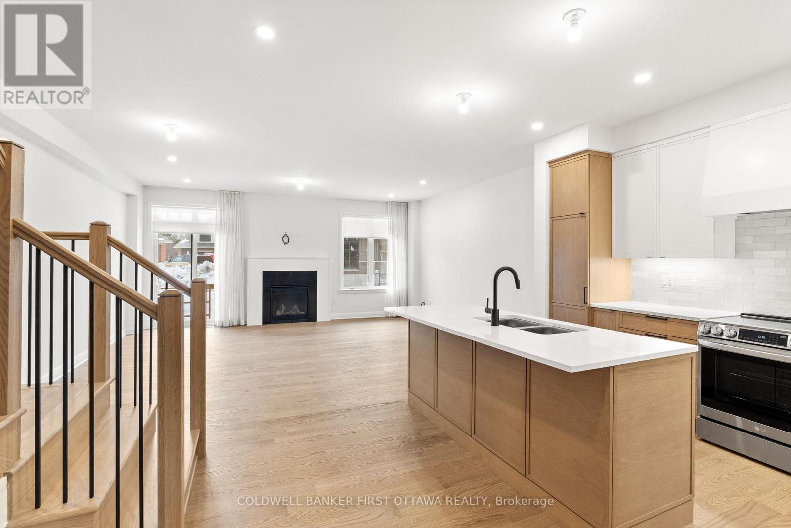 25 UTMAN CRESCENT