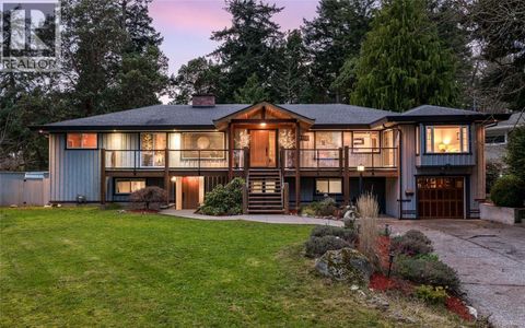 2881 Phyllis St Saanich BC V8N1Y8