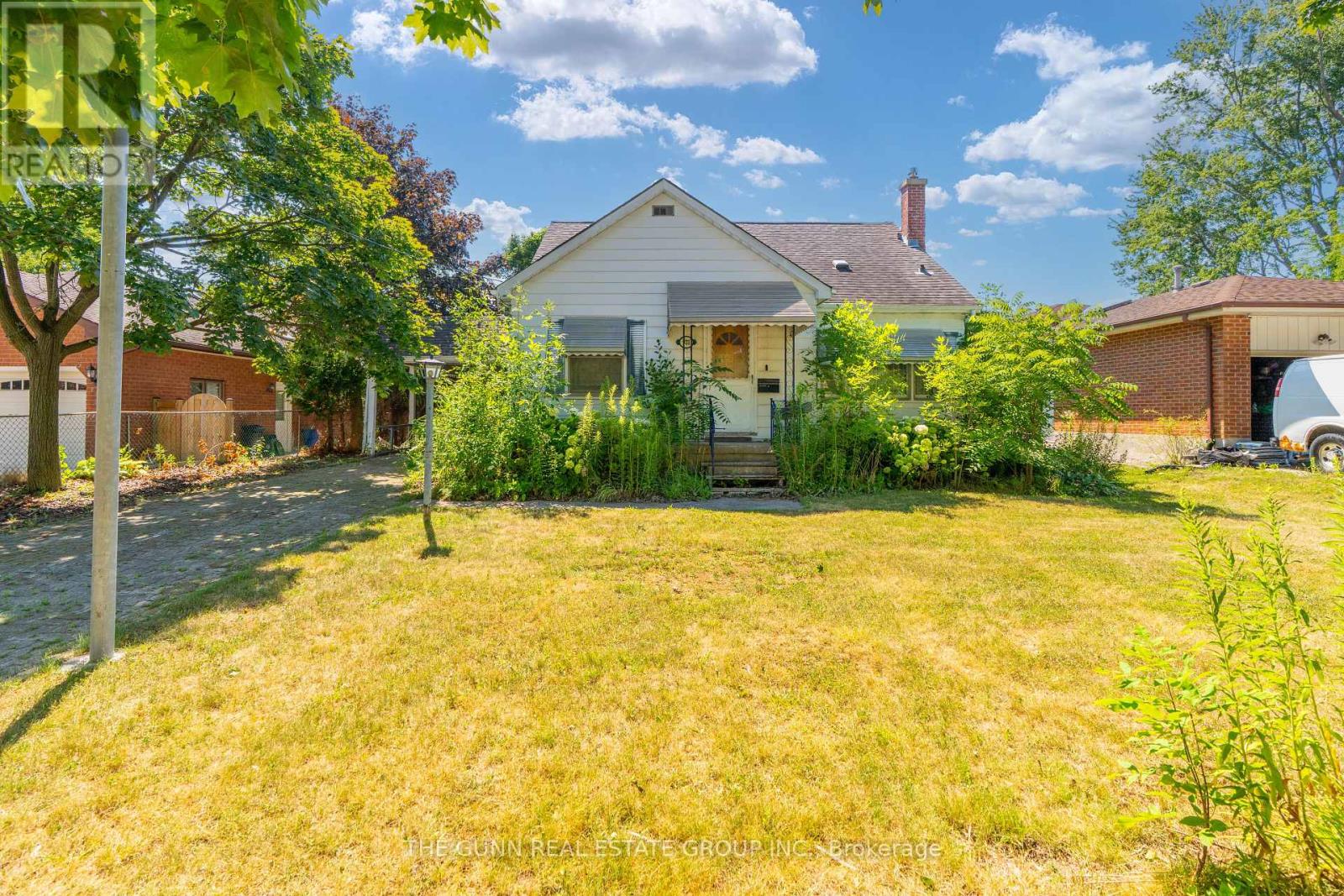 931 WILLOW DRIVE