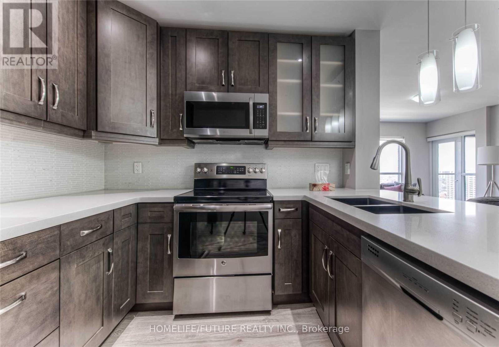 1712 - 1 VICTORIA STREET S