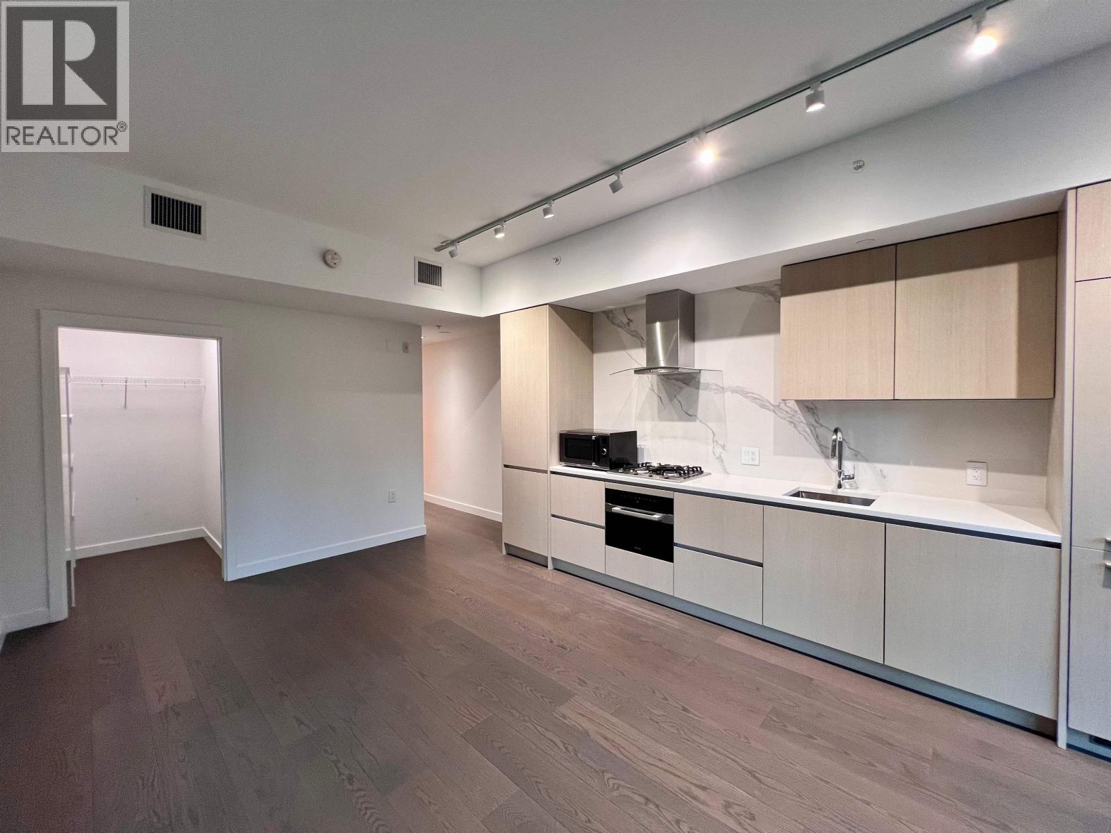 210 5168 CAMBIE STREET