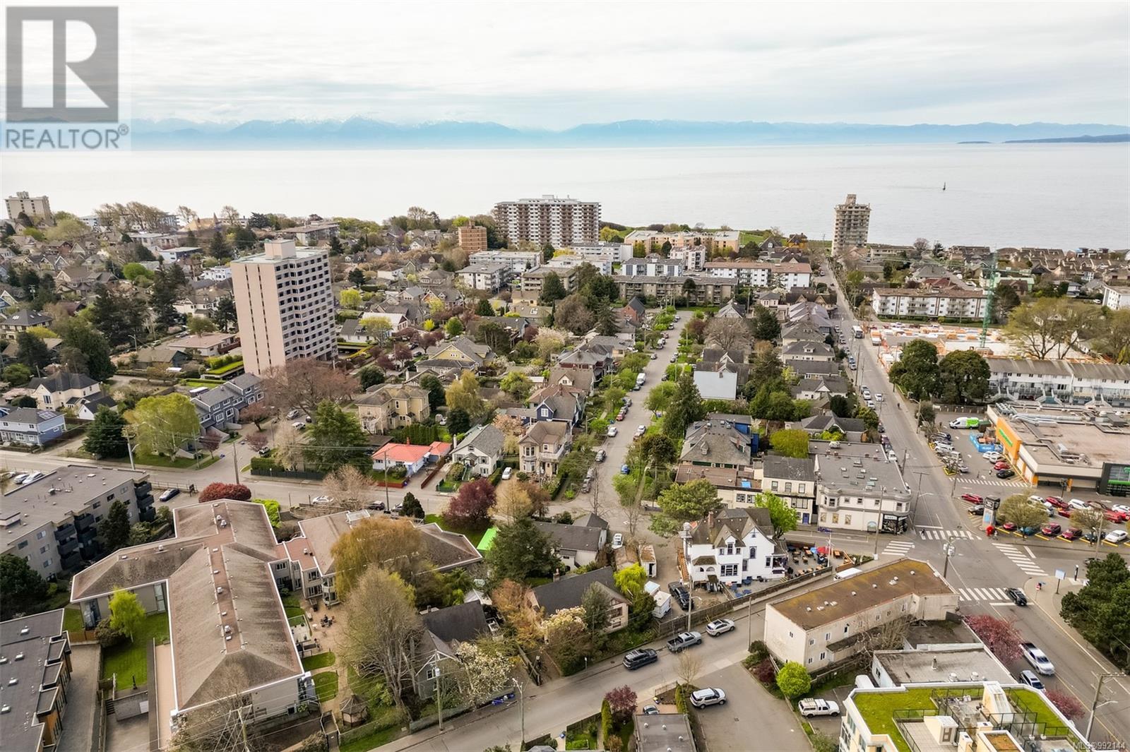 516 Simcoe St