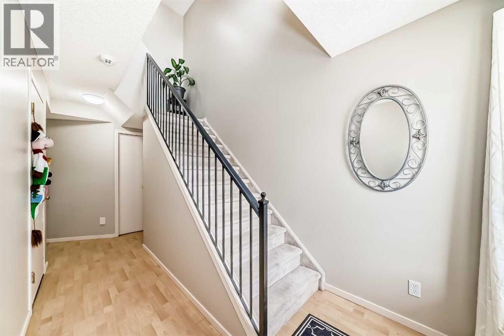 144 Country Hills Villas NW