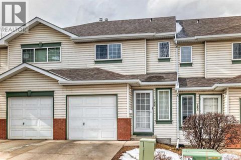 144 Country Hills Villas NW Calgary AB T3K4S8