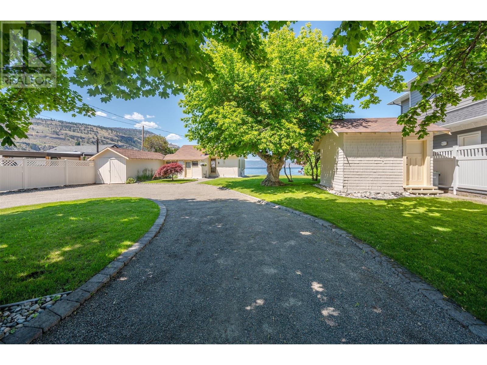 19235 Lakeshore Drive N