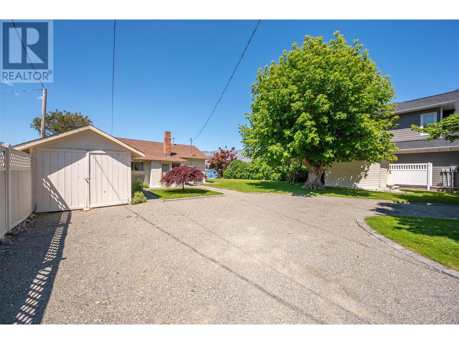 19235 Lakeshore Drive N