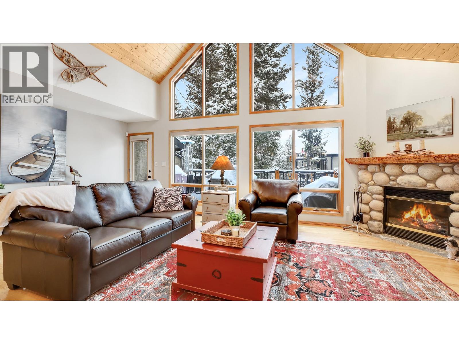 835 LAKEVIEW Drive Unit# 32