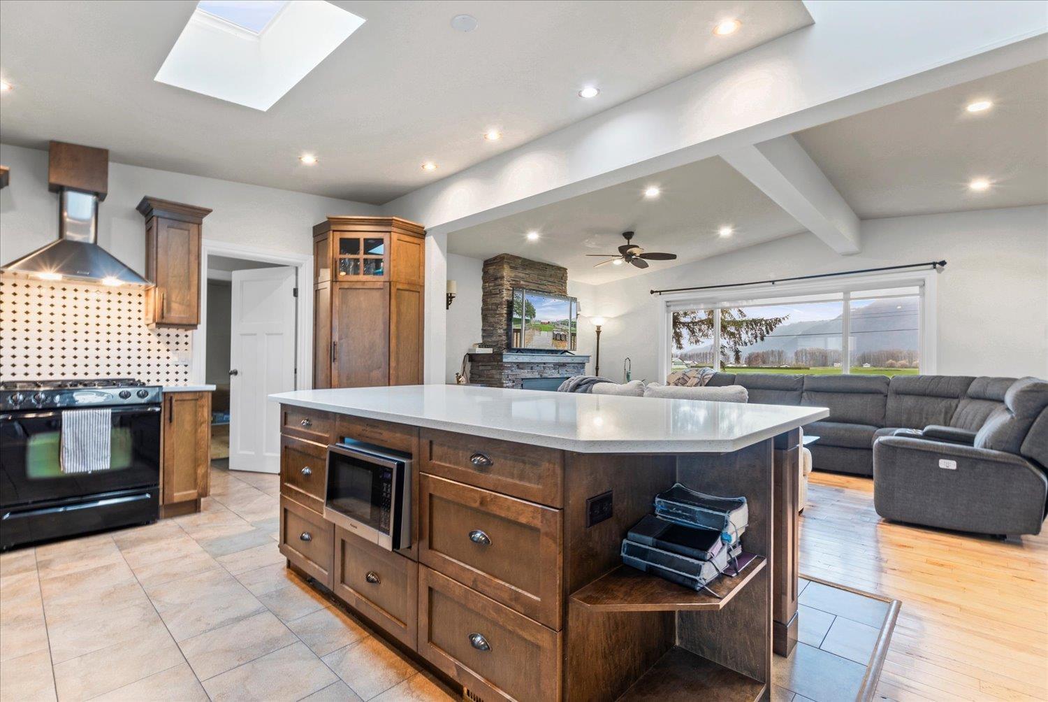 5844 BLACKBURN ROAD|Greendale