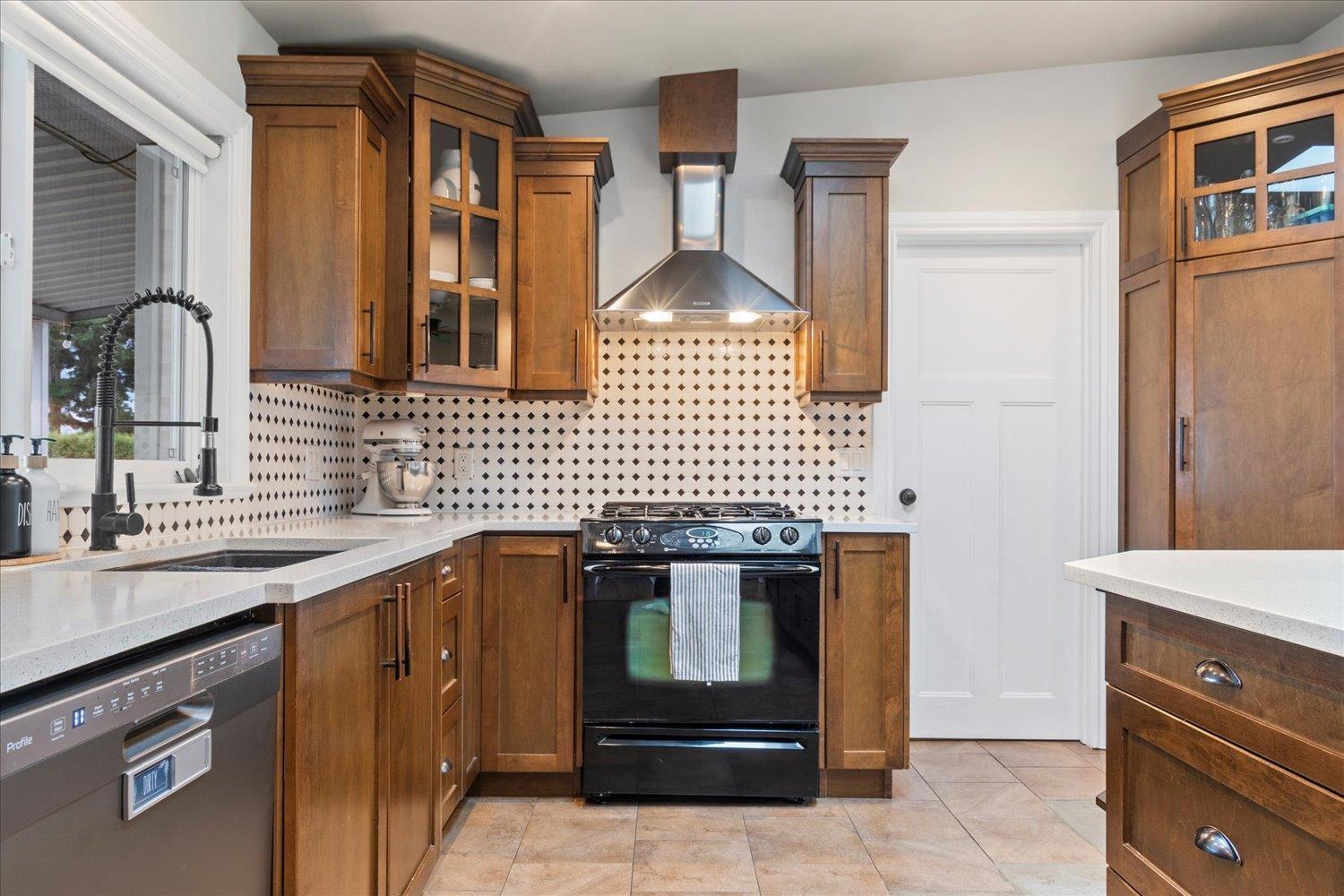 5844 BLACKBURN ROAD|Greendale