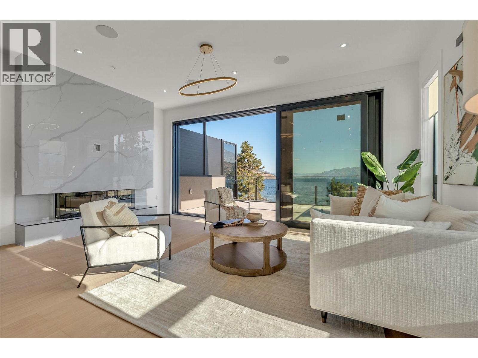 602 Lakeshore Drive Unit# 401