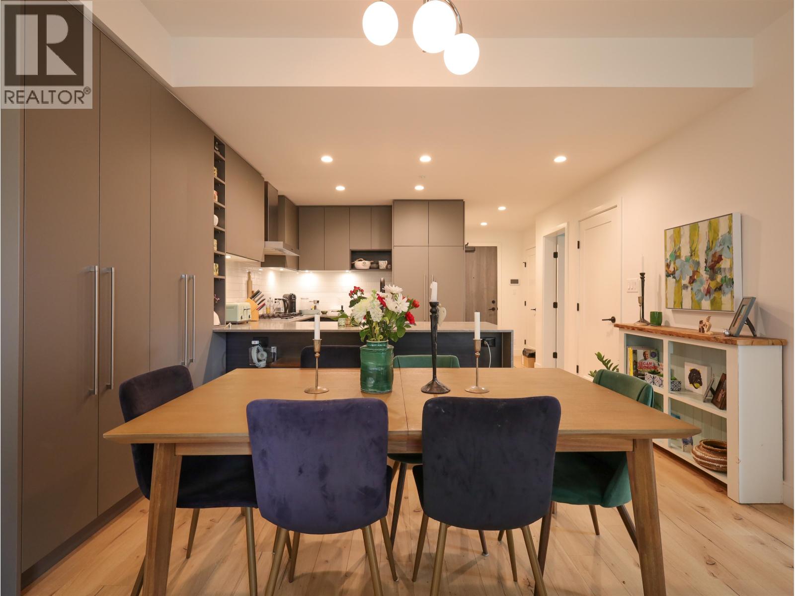 224 3131 MURRAY STREET