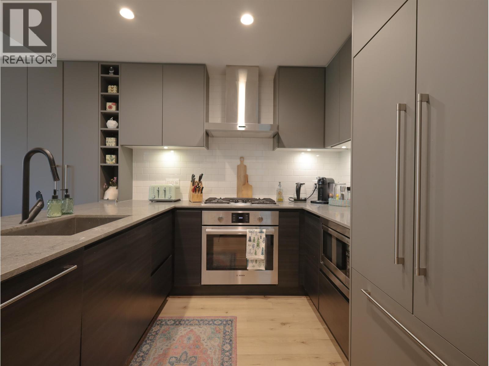 224 3131 MURRAY STREET