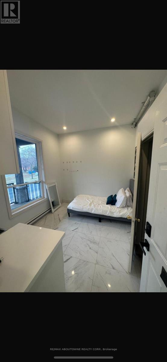 100 - 66 WELLINGTON STREET S