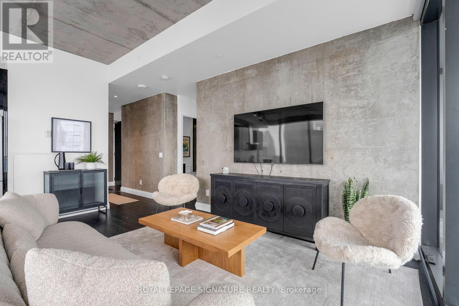 4002 - 224 KING STREET W