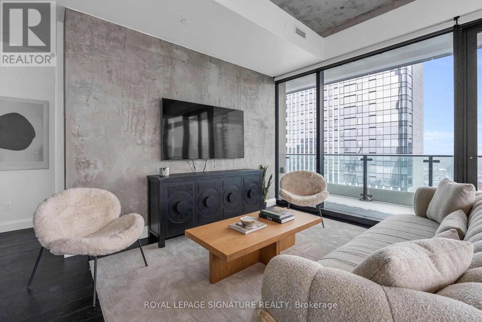 4002 - 224 KING STREET W