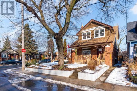 33 LADYKIRK AVENUE Toronto (Woodbine Corridor) ON M4L3K8